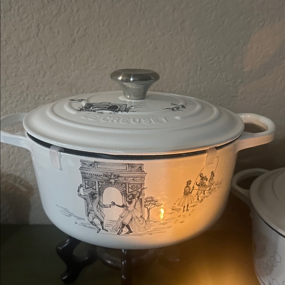 Limited Edition  Sheila Bridges Le Creuset Cast Iron Dutch Oven - Picture 3 of 5